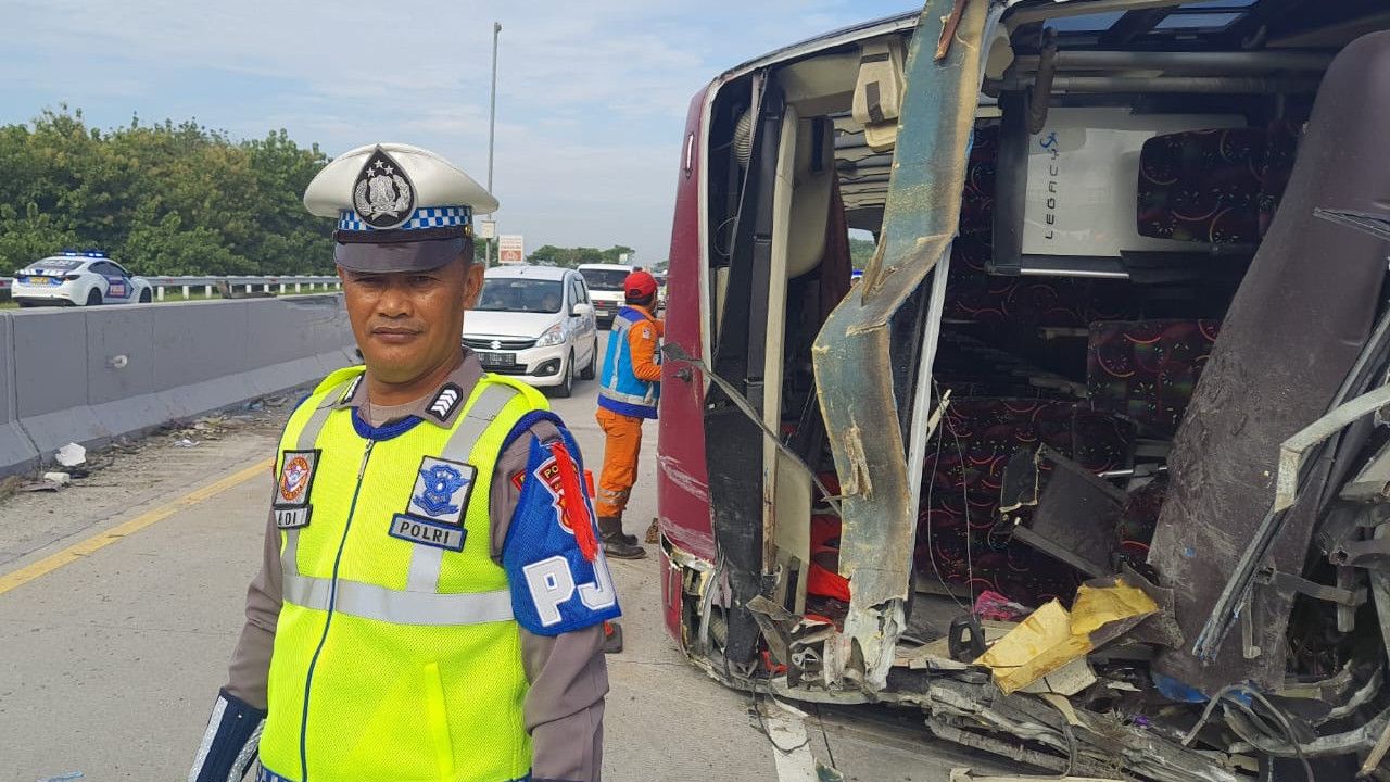 Bus Rombongan Pendukung Ganjar Tabrakan di Tol Solo-Ngawi, Tiga Tewas, Turut Berduka Cita