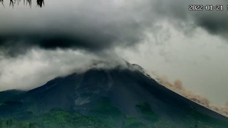 Kabar Terbaru Gunung Merapi Hari Ini: Muntahkan Awan Panas Sejauh 2,5 KM