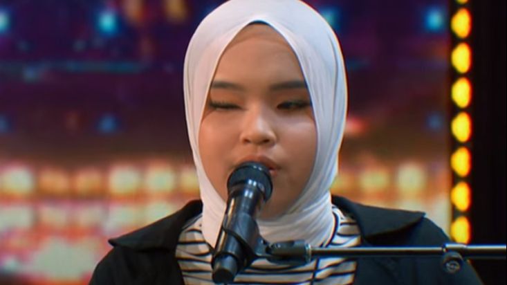Bikin Bangga! Putri Ariani Dapat Golden Buzzer dari Simon Cowell di Ajang America's Got Talent 2023