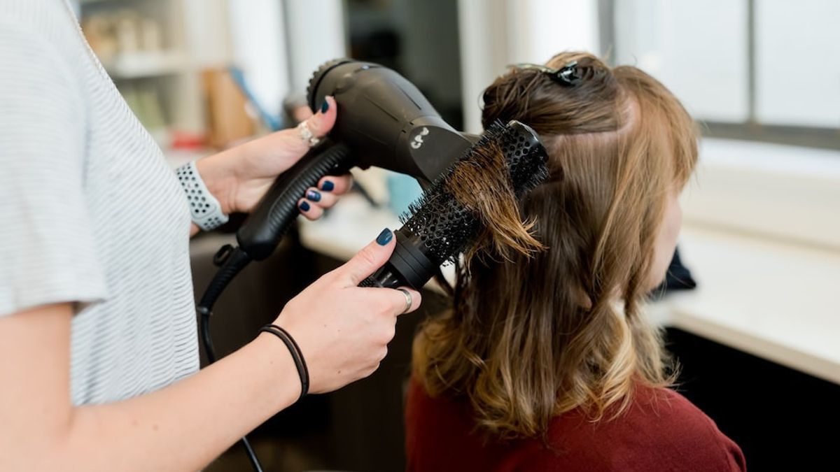 Apakah Perm Bisa Merusak Rambut? Simak Penjelasan dalam Artikel Ini Agar Anda Bisa Berhati-hati