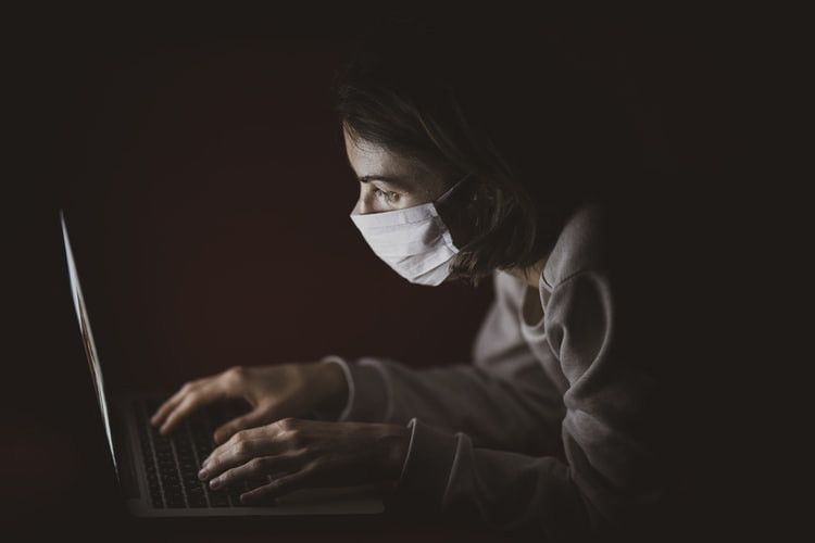 Studi: Adiksi Internet Selama Pandemi COVID-19 Berpeluang Tinggi Bikin Sistem Imun Drop