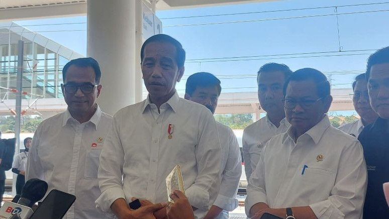 Jokowi Tak Subsidi Tiket KA Cepat Jakarta-Bandung: Coba Dulu, Belum Ngerasain Sudah Mengomentari
