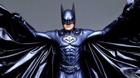 Didesain Ikonik dengn Puting Susu Menonjol, Kostum Batman Geroge Colooney Dilelang Mulai Rp600 Jutaan