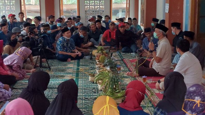 Momen Ganjar Pranowo Kunjungi Wadas Purworejo Sendirian, Disuguhi Durian hingga Petai