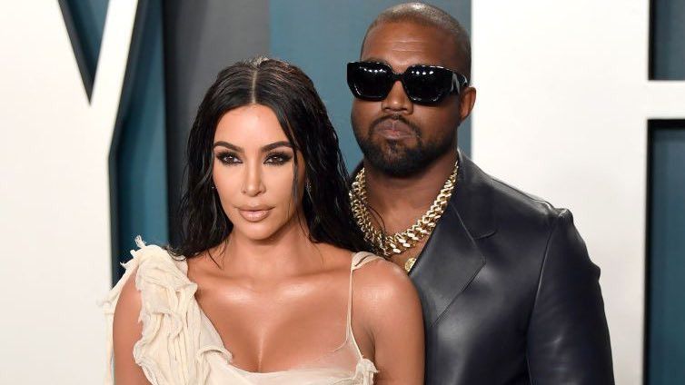 Kim Kardashian Pamer Kisah Bercinta dengan Pete di Perapian, Kanye West Sewot: Kelakuan Zionis Yahudi