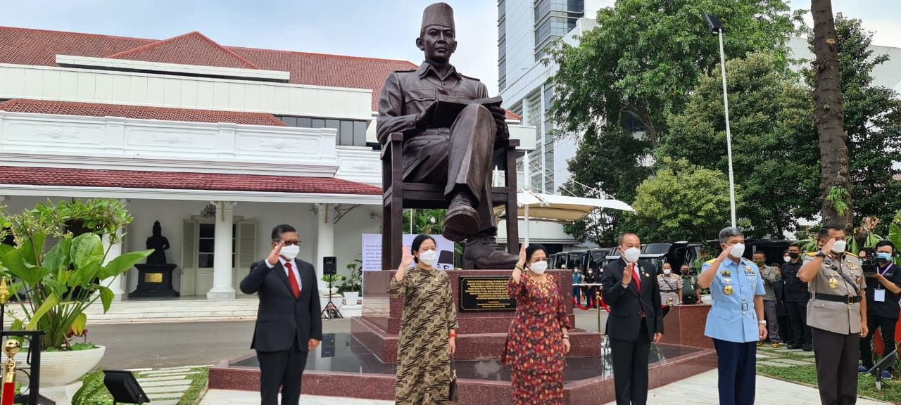 Makna Mendalam Patung Soekarno Setinggi 4 Meter di Lemhanas