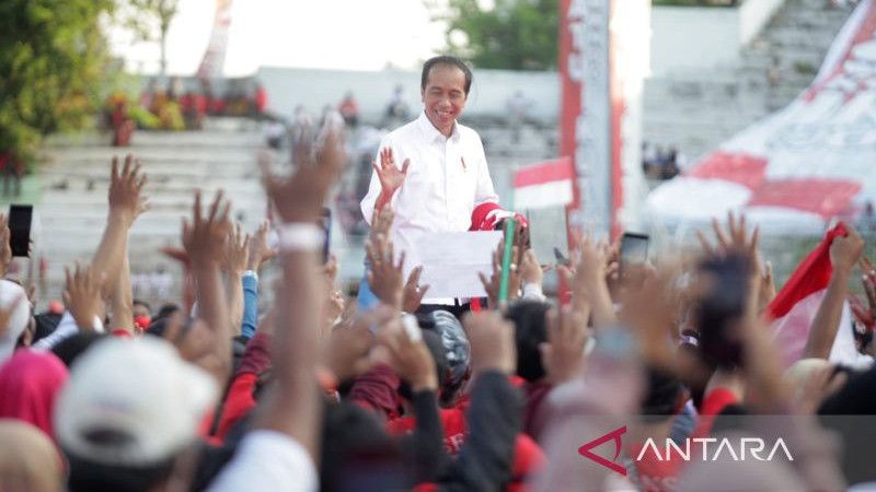 Jokowi Ingatkan Relawan Tak Saling Olok-Olok dan Bikin Fitnah Jelang Pemilu 2024