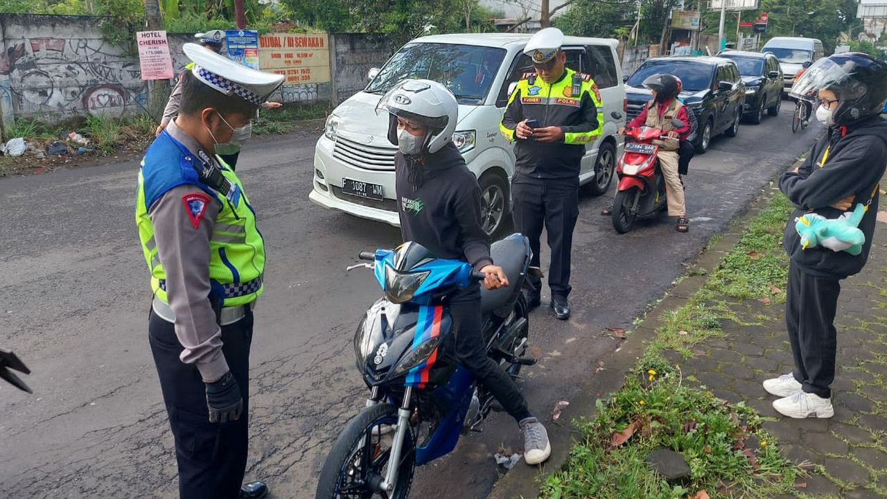 Ratusan Bikers di Lembang Ditilang Elektronik Oleh Polisi, Sasar Pemotor Berknalpot Bising
