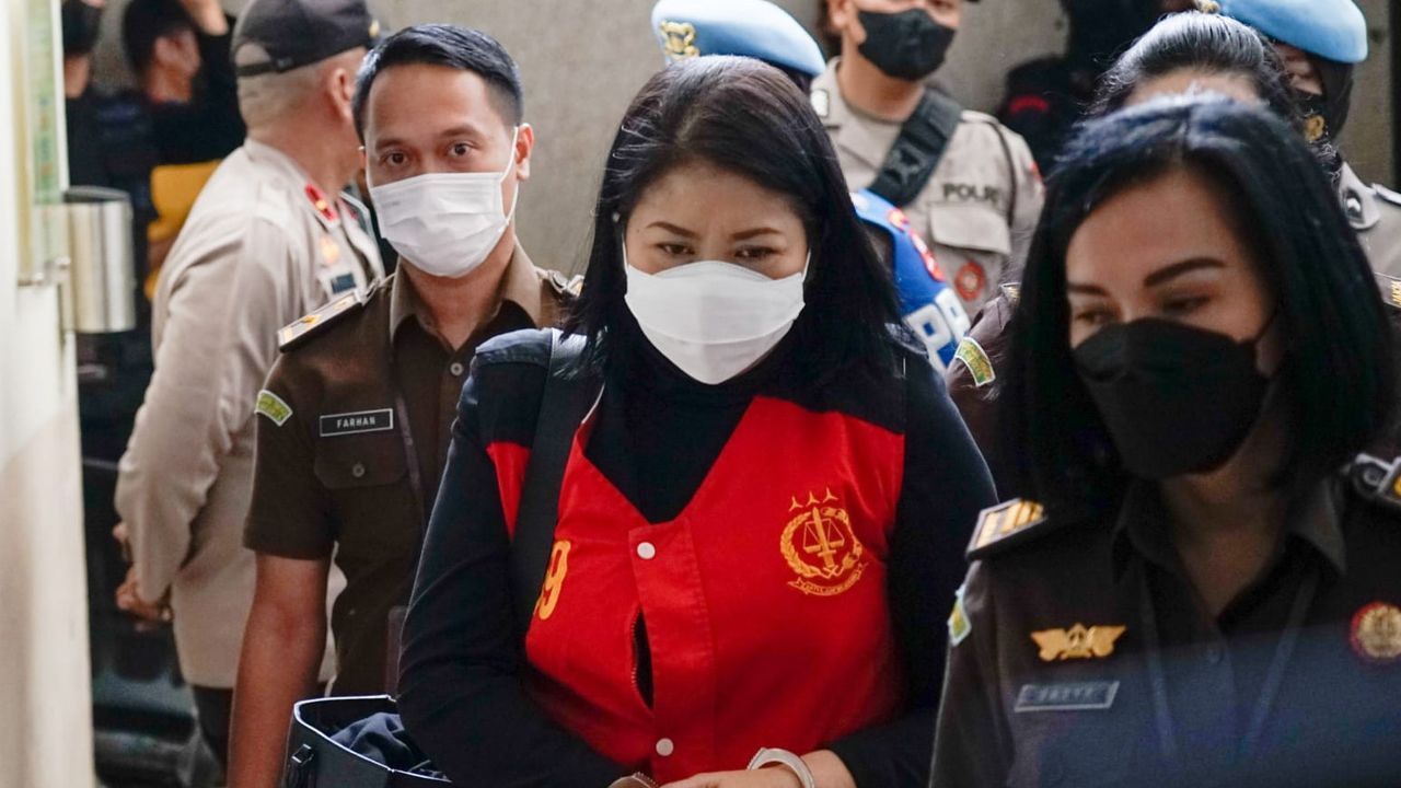 Putri Candrawathi Bungkam Usai Divonis 20 Tahun Penjara