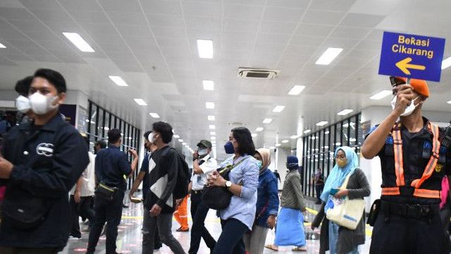 DKI: Peralihan Sistem Layanan di Stasiun Manggarai Dongkrak Penumpang MRT, LRT, dan TransJakarta