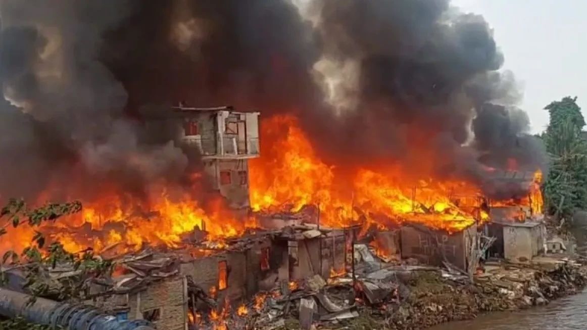 Pemukiman Padat Penduduk di Manggarai Jaksel Kebakaran Diduga Akibat Carger HP, Ribuan Orang Ngungsi