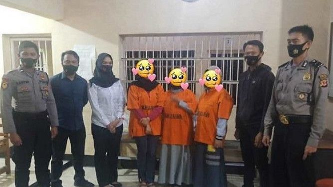 Ibu-Ibu Penggunting Bendera Merah Putih Ditetapkan Sebagai Tersangka