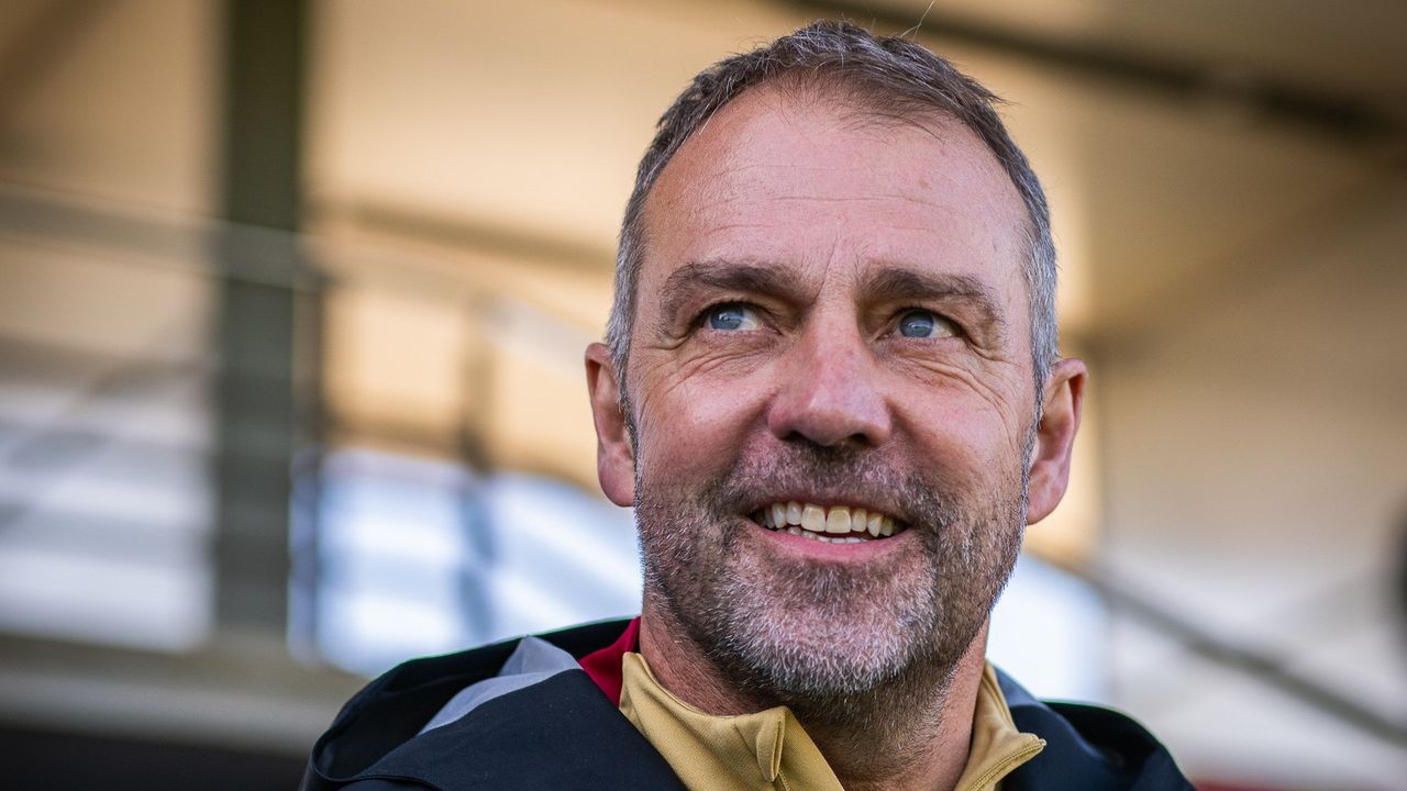 Flick Mau Trofi, Tak Peduli Gaya Main Barcelona Menghibur atau Tidak