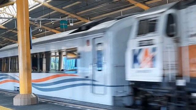 Sengaja Lompat ke Peron, Remaja 18 Tahun Tewas Tertabrak Kereta