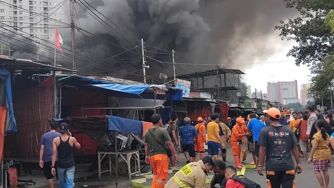 Permukiman Padat Penduduk di Kwitang Jakpus Kebakaran, Damkar Sulit Lakukan Pemadaman