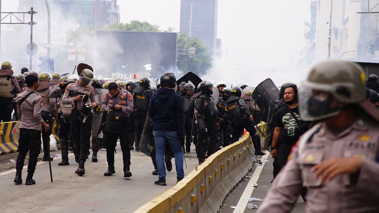 Siapa pun yang Provokasi Pelajar Ikutan Demo, Anda Sedang Diburu Polisi