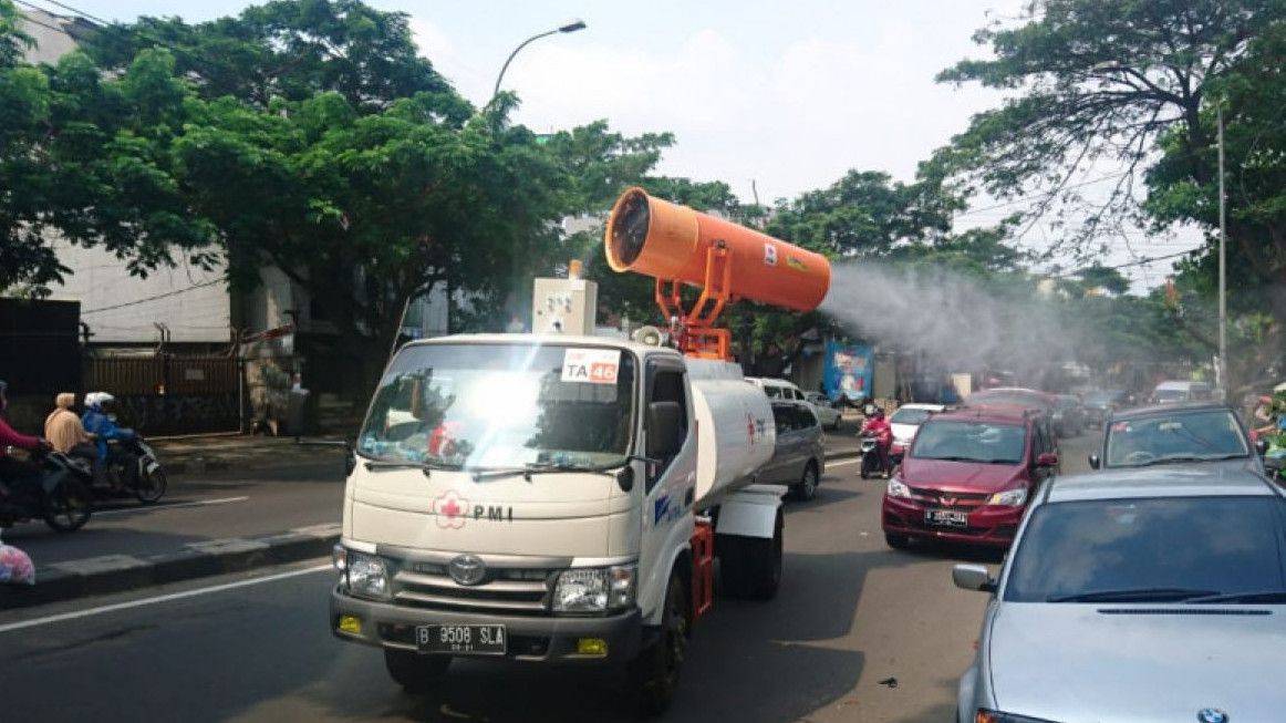 Turunkan Polusi Udara, Pemprov DKI Minta Pengelola Gedung Semprotkan Air dari Atas