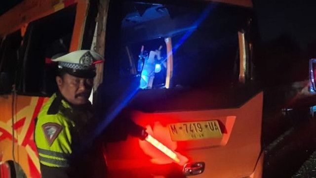 Minibus Tabrak Truk di Tol Paspro Jatim Jelang Subuh Tadi, Lima Tewas, Berikut Namanya