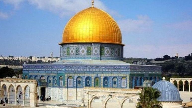 Sambut Ramadan, Sekitar 35.000 Jamaah Palestina Tarawih di Masjid Al-Aqsa