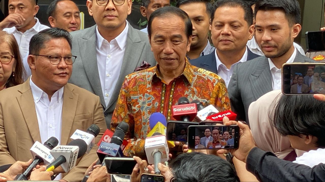 Dituding Palsu, Jokowi Persilakan Polisi Periksa Digital Forensik Ijazahnya