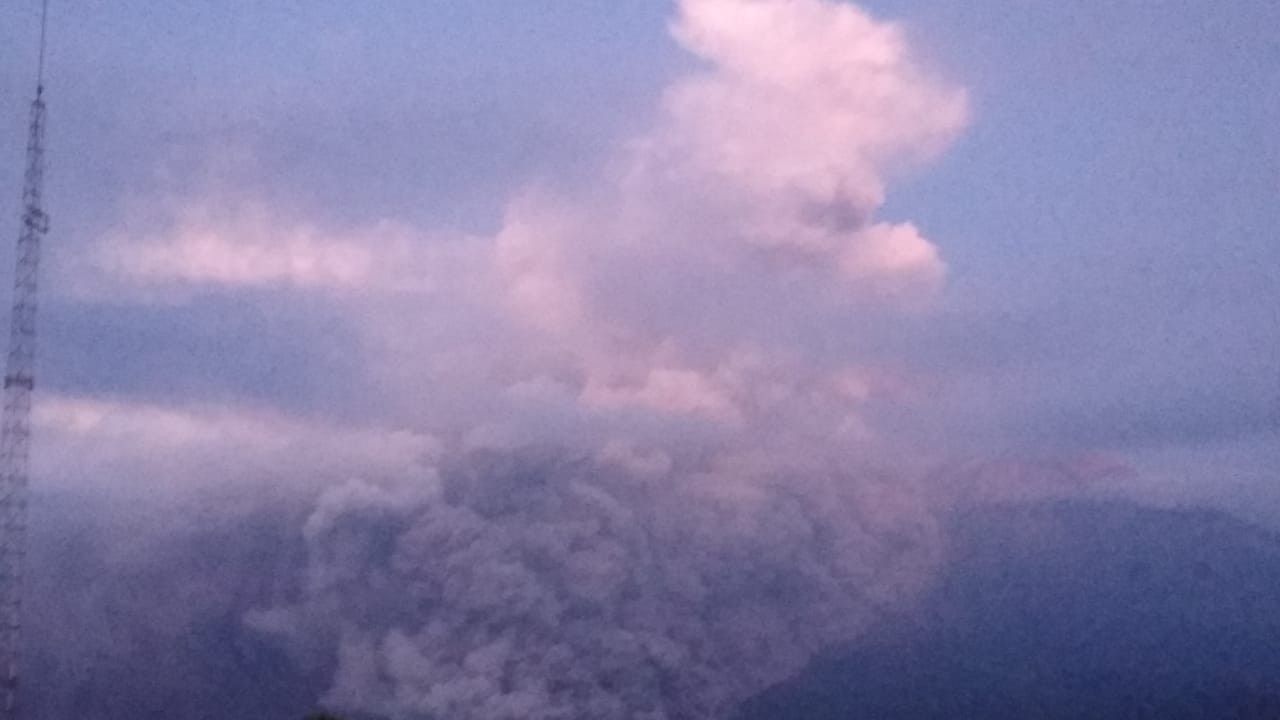 Gunung Semeru Erupsi, Keluarkan Abu Vulkanik Mencapai 1.500 Meter