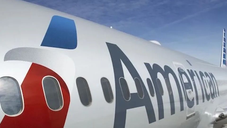 Pramugari American Airlines Ditangkap karena Rekam Anak-anak di Toilet Pesawat