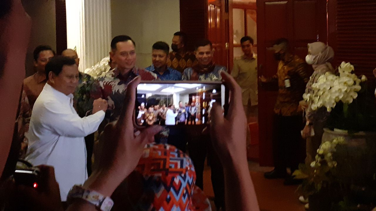 Bertemu AHY, Prabowo Titip Salam untuk SBY