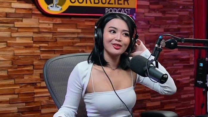 Wika Salim Pamer Dress Ketat dengan Pose Seksi sama Ayang, Netizen Terpana