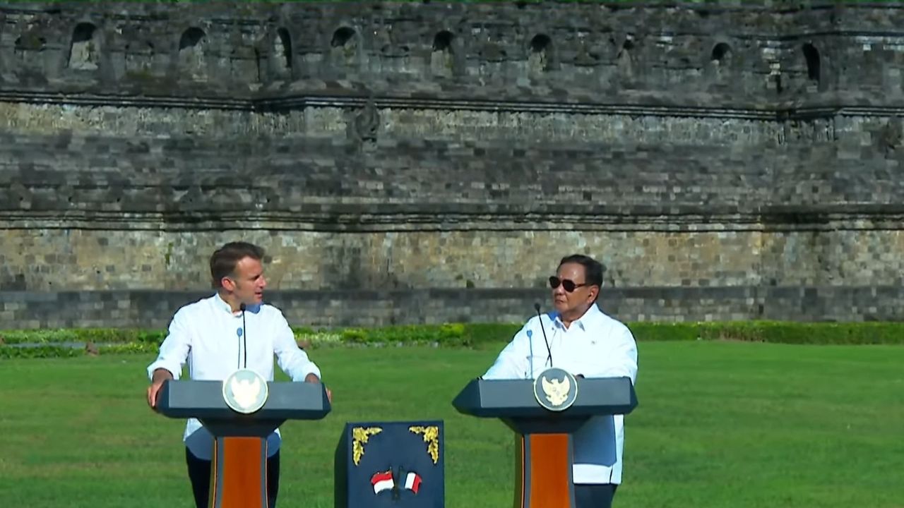 Pamerkan Candi Borobudur ke Macron, Prabowo: Mahakarya Peradaban