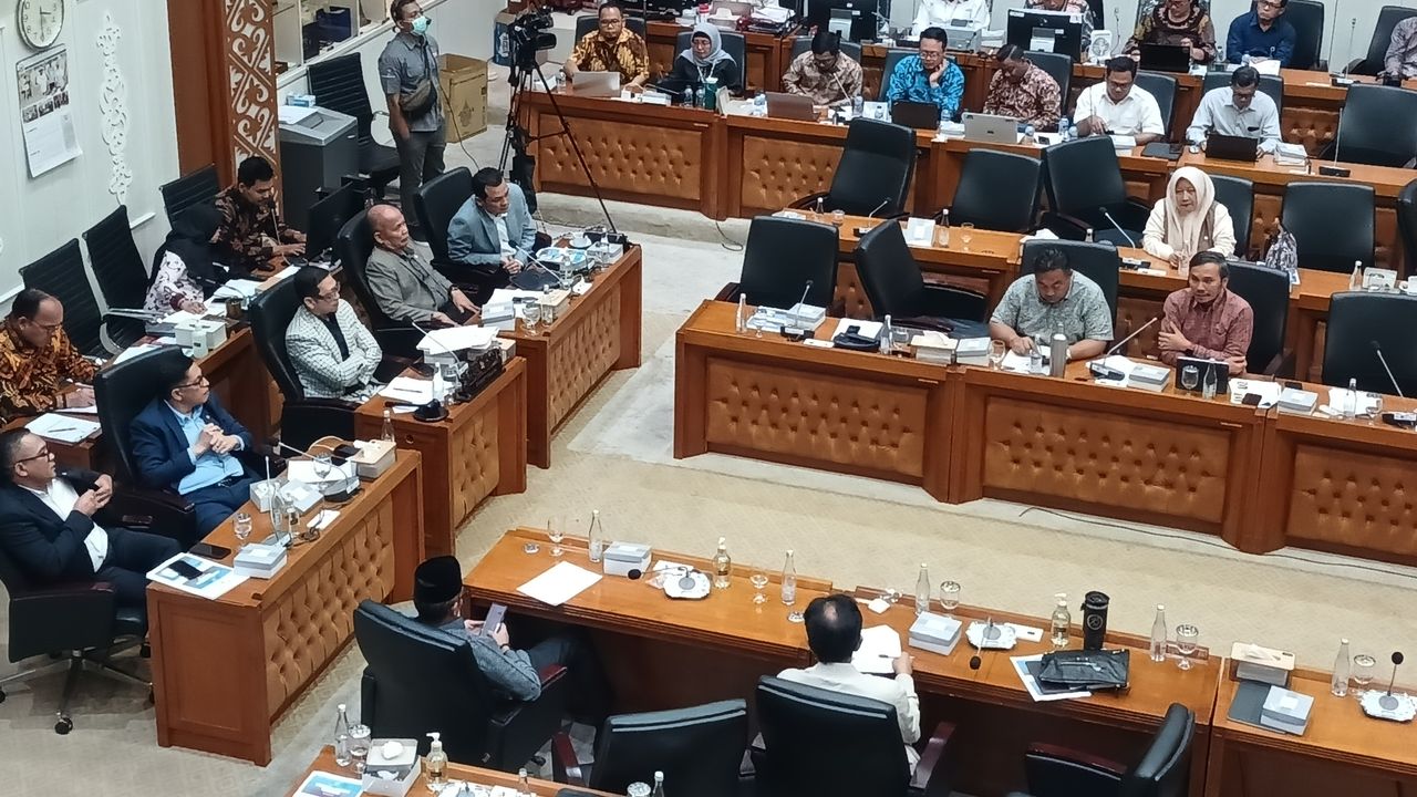 Baleg DPR Wacanakan 8 Paket Omnibus Law, Termasuk UU Pilkada