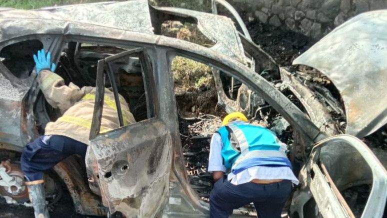 Mobil Kebakaran di Tol Tangerang-Jakarta, Pengemudi Tewas Terkena Luka Bakar