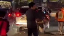Viral Mobil Lawan Arah hingga Seret Motor di Bekasi, Berujung Babak Belur