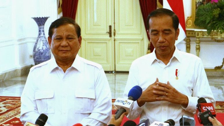Sindir Soal Etik, PDIP ke Jokowi: Presiden Kampanyekan Anaknya Jadi Presiden, itu Pertama Kali di Dunia