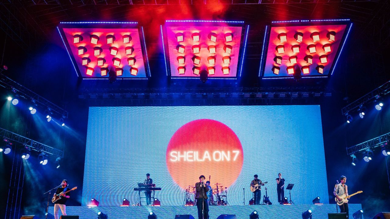 Tutup Rangkaian Tur, Momen Seru hingga Haru di Konser Sheila on 7 Tunggu Aku di Bandung