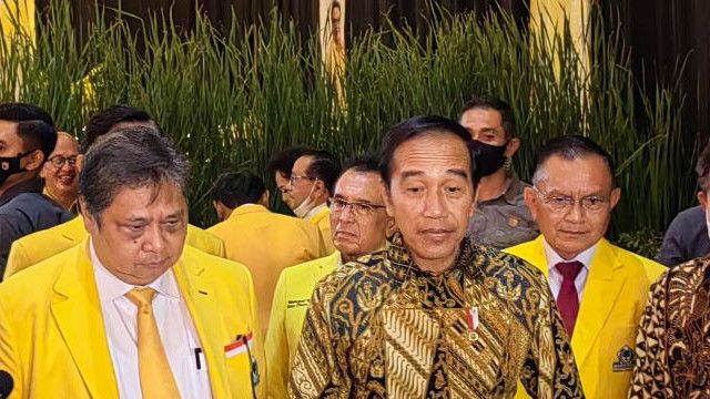 Jokowi ke KIB soal Capres 2024: Jangan Lama-lama Rangkulan Terus