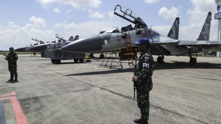 Pesawat TNI AU Pecah Ban dan Tergelincir di Riau