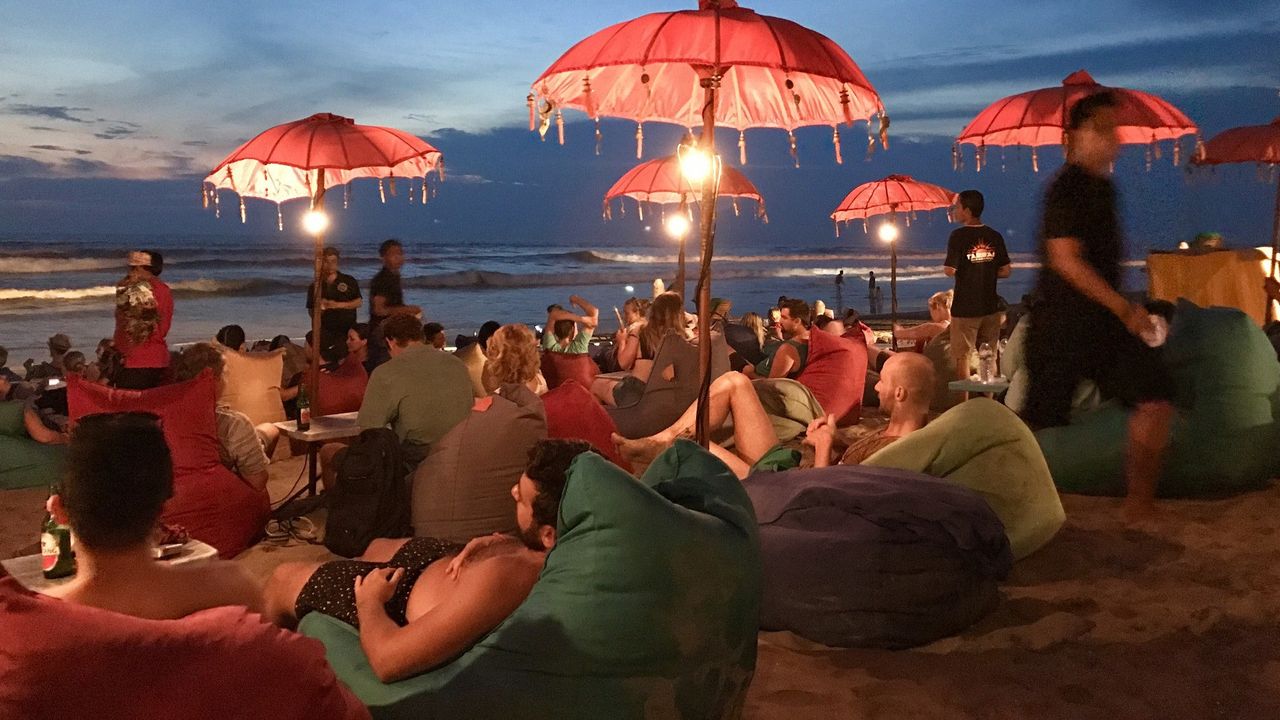 Freelancer Bule Ajak WNA Lain Overstay di Bali dengan Cara Ilegal, Warganet Indonesia di Twitter Marah-Marah