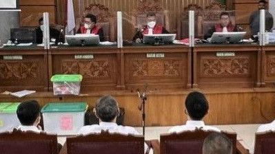 Arif Rachman Patahkan Laptop yang Berisi Rekaman CCTV Yosua Masih Hidup, Hakim: Ngapain Rusak, Bakar Aja