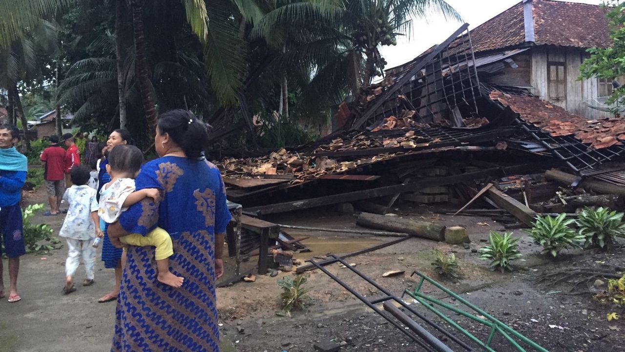 Penampakan 58 Rumah Rusak Akibat Angin Puting Beliung Terjang Musi Rawas Utara