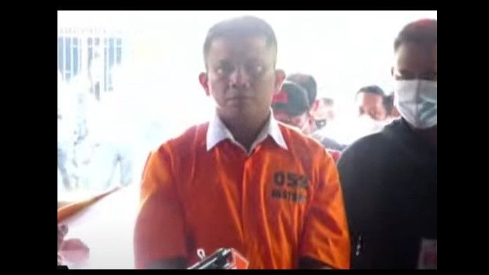 Detik-detik Ferdy Sambo Pakai Baju Tahanan Berwarna Oranye dan Tangan Diikat Saat Rekonstruksi Kasus Pembunuhan Brigadir J