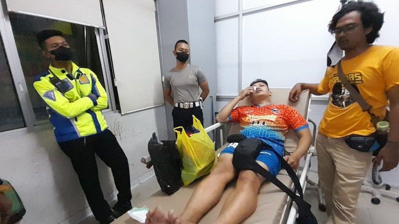 Ada Polisi Pukul Wartawan Metro TV sampai Berdarah saat Main Bola di Sumedang