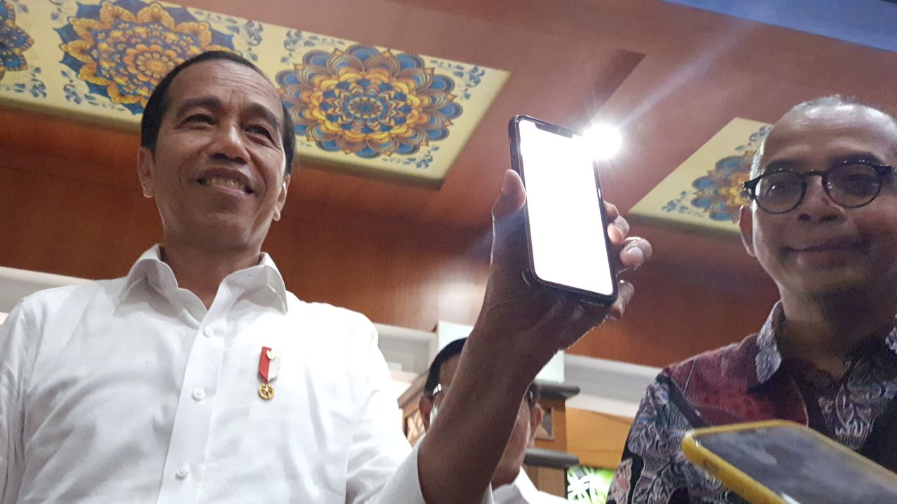 Di Kantor Pajak Solo, Jokowi Pamer Sudah Lapor SPT