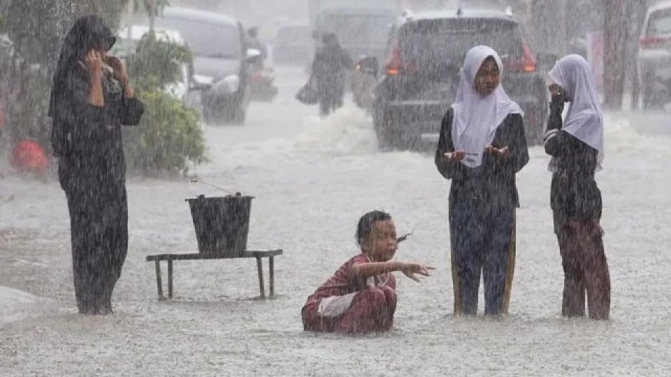 Sedia Payung, Prakiraan BMKG Mayoritas Wilayah Indonesia Hujan Rabu Ini