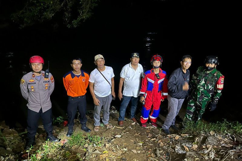 Polisi Bantu Cari Dua Anak Panti Asuhan Terbawa Arus Kali Ciliwung, Dilanjutkan Hari Ini Sampai Pintu Air Manggarai