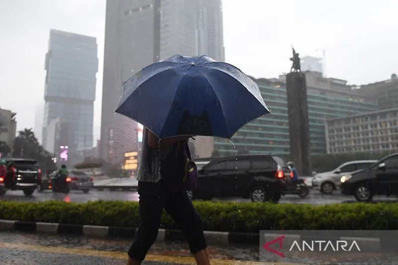 Waspada, Jakarta Bakal Diguyur Hujan Seharian