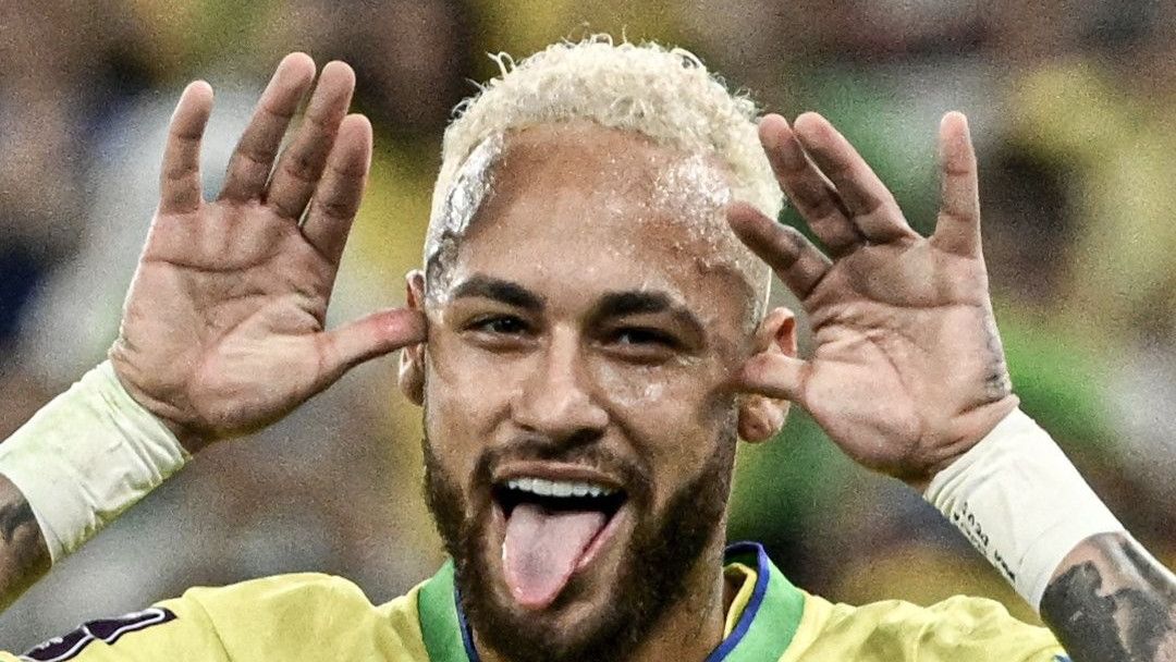 Tampil Nyentrik dengan Rambut Baru, Neymar Diam-Diam Datangi Tukang Cukurnya dari Paris
