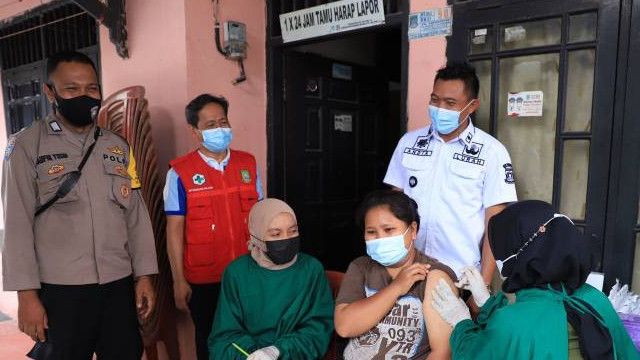 Vaksinasi Covid-19 Lewat Door to Door Dianggap Efektif, Sebanyak 1,2 Warga Kota Tangerang Telah Divaksin