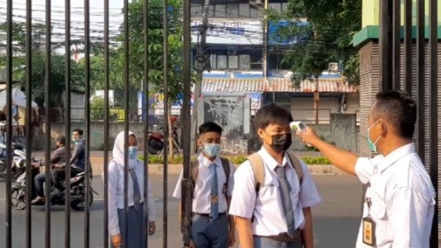 Hari Pertama PTM di Sekolah: Tak Boleh Nongkrong, Siswa Dipantau sampai Rumah