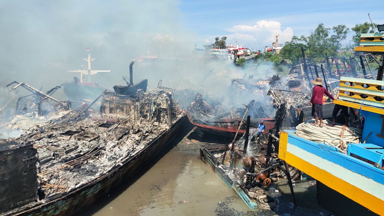 13 Kapal Terbakar di Tegal, Polda Jateng: Harganya Rp2-4 Miliar Satunya