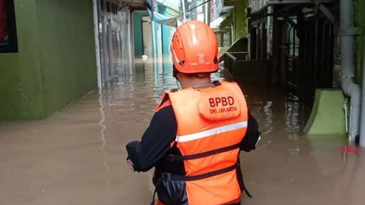 Update Banjir Jakarta: 62 RT Kebanjiran, Tinggi Air Ada yang Capai 3,7 Meter